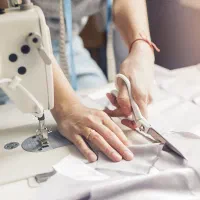 استخدام خانم چرخکار درمحیط زنانه