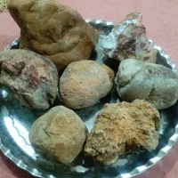 تعدادی سنگ باجذب اهنرباوردنور