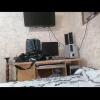 کامپیوتر با میز