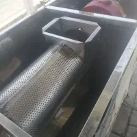 یک دستگاه آبغوره گیری و یک دستگاه آب گوجه گیری