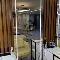 آینه قدی به همراه نما چوبی