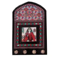 جا کلیدی دیواری چوبی طرح بانو