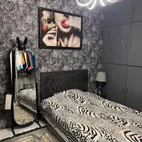 تخت و ایینه دراور