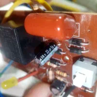 استخدام برقکار آقا و منتاژ کار مدار خانم