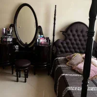 تخت خواب ومیز آرایش