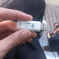 فلش ۳۲گیگ در حد نو