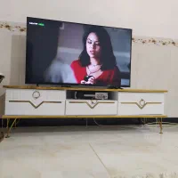 میز تلویزیون و اینه شعمدان