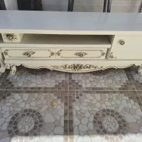 زیر تلویزیونی ساعت