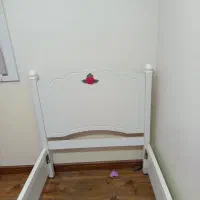 دو عدد تخت تک‌نفره