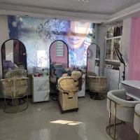 استخدام آرایشگردر تمامی لاین ها ناخنکار مژه تتورنگ