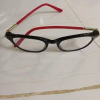 عینک طبی فرم وشیشه کاملا سالمه