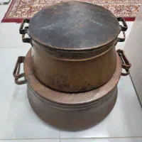 جفت دیگ مسی تمیز قدیمی.