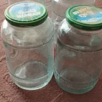 تعدادی زیادی شیشه خالی ..برای ترشی ..