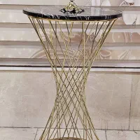 میز کنار سالنی حصیری