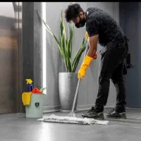 کارگر ساختمانی و نظافتی