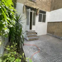 دو-خواب-خوشگل-با-یه-حیاط-باصفا-همکف