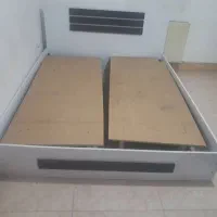 تخت ۲نفره کاملا سالم به همرا میز توالت