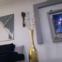 گلدان بزرگ به همراه ۱۰ شاخه گل