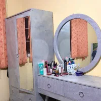 کمد لباسی و میزو اینه و دراور