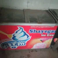 سه عدد یخچال بستنی و یک عدد یخچال و فریزر ایستاده