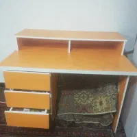 میزتحریر محکم و تمیز با ۳ کشو بزرگ