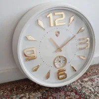ساعت هم دیواری هم ایستاده درحد نو زیاداستفاده نشده