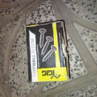 پیچ کناف و میخ و چاشنی مارک رد هیت