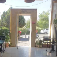 کارگر ساده با جای خواب