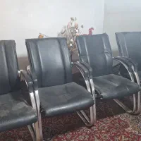 تعداد 8 عدد صندلی کنفرانسی با دو 2 عدد چرخ دار
