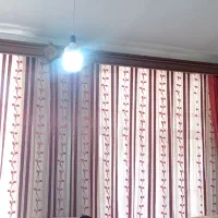 پرده همراه با کتیبه و والون