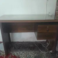 یک عدد میز اداری سالم