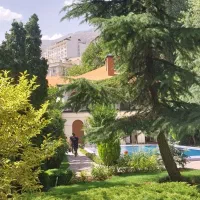 ۱۶۵۰متر ویلا ‌.حیاط مشجر باغی.۲۰۰۰متر بنا .فرشته