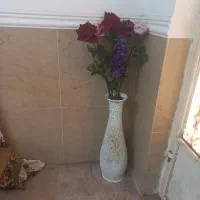 گلدون همراه گل