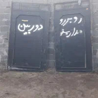دروازه آهنی یا درب زمین خانه حیاط با چارچوب