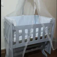 تخت کنار مادر