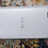 گوشی hTC و تعدادی باطری و کله شارژ