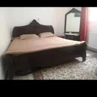 تخت دونفره بزرگ واینه وپاتختی وپاف