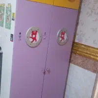 کمد لباس بچه. جا دار تمیز