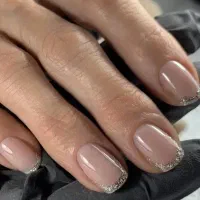 آموزش کاشت ناخن