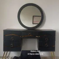 میز اسپرت با آیینه و پاف بسیار نو