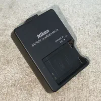 شارژر اصلی دوربین نیکون مدل MH-24 کاملا سالم