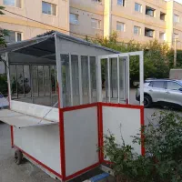 دکه یا گاری چهار چرخ مسقف