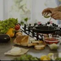 کارگر خانم برای آشپزی ساده