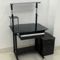 میز کامپیوتر در حد نو