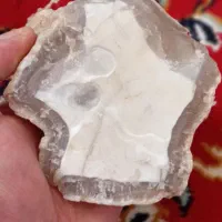 یک سنگ عقیق تراش نخورده