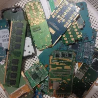 برد گوشی موبایل و رم کامپیوتر