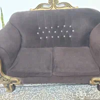 مبل تمیز و سالم با گل میز