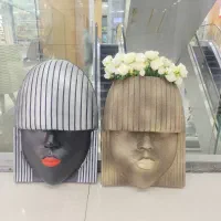 مجسمه دیوارکوب دختر موچتری