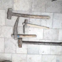 تعدادی دو عدد پتک  ویک عدد کلنگ بفروش میرسد