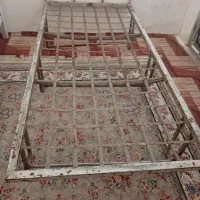 تخت آهنی